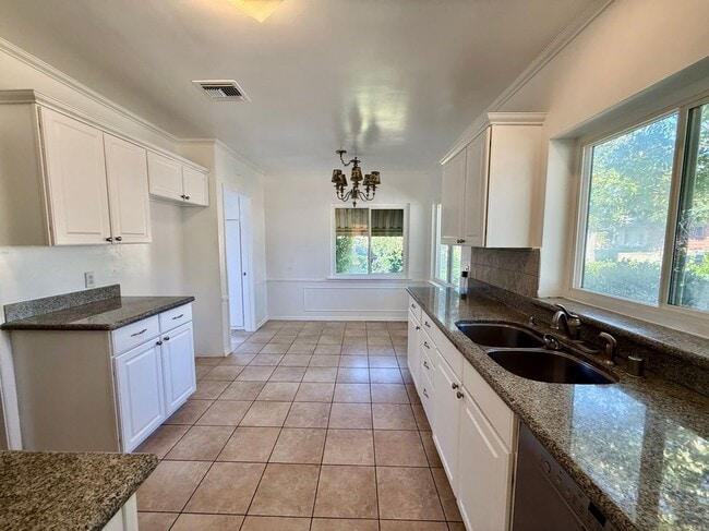 Photo - 1369 Norton Ave