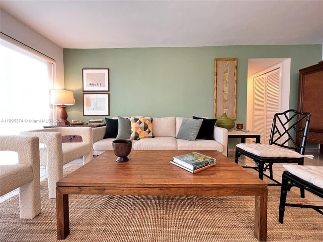 Photo - 555 Crandon Blvd Unidad 53