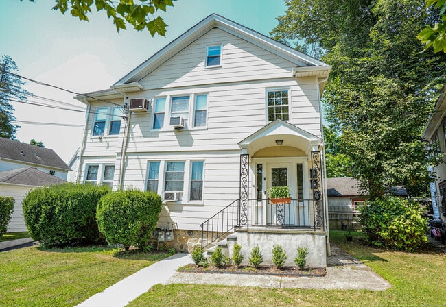 Building Photo - 14 Mayflower Ave Unit 3 Rental