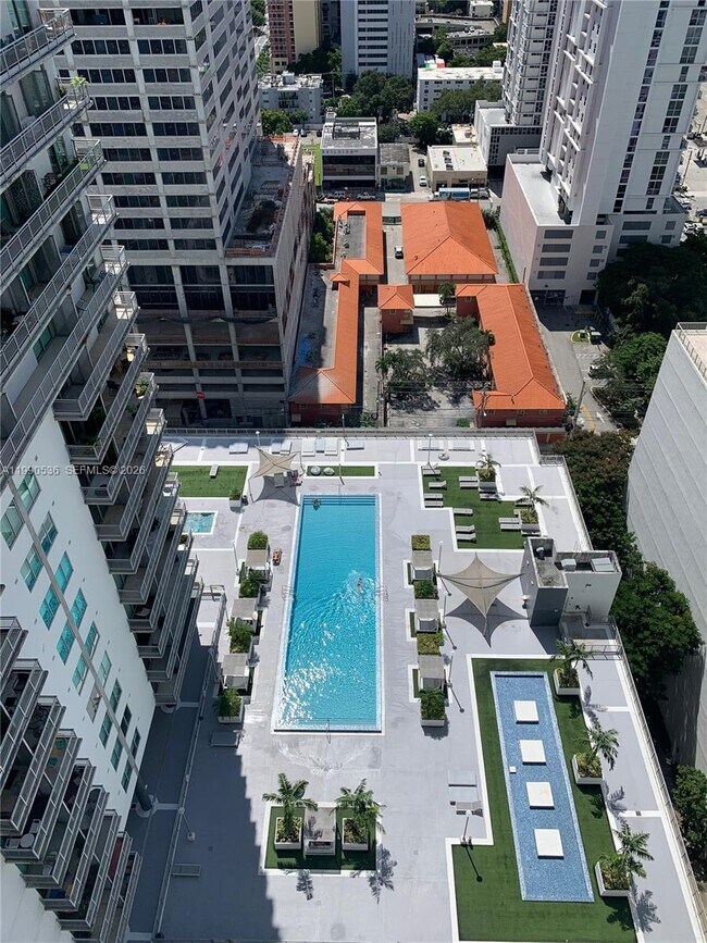 Photo - 690 SW 1st Ct Unidad 2725