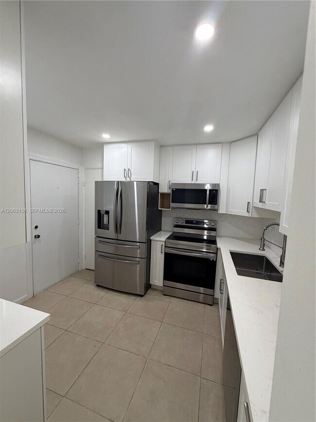 Photo - 873 NE 195th St Unidad 107