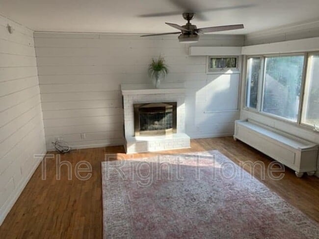 Photo - 8334 Izard St