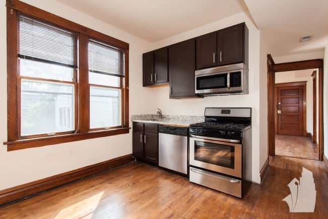 Photo - 2144 W Shakespeare Ave Unidad GDN