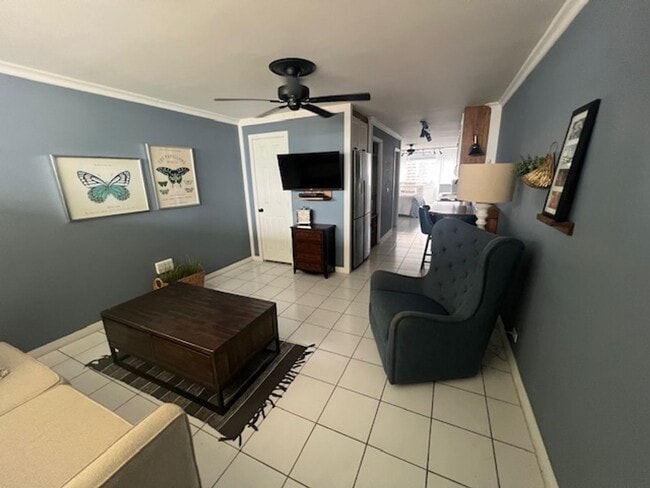 Photo - Fully Furnished One Bedroom Overlooking Pool on Ena Road in Waikiki Unit 1203B