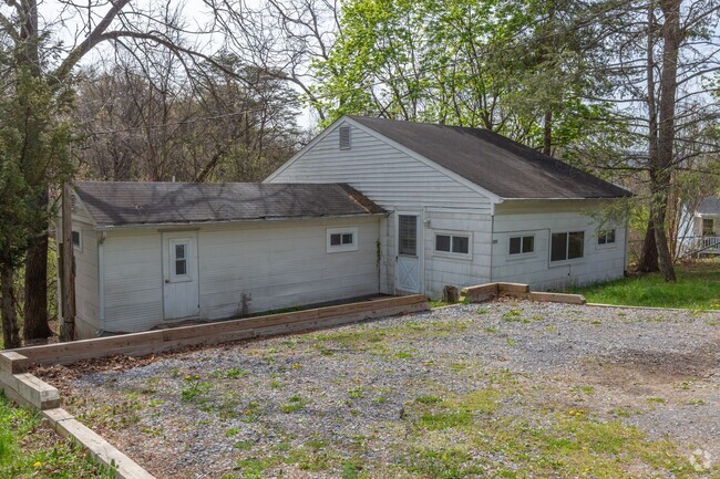 Building Photo - 2 Bed, 2 Full Bath Single Family Home in H...