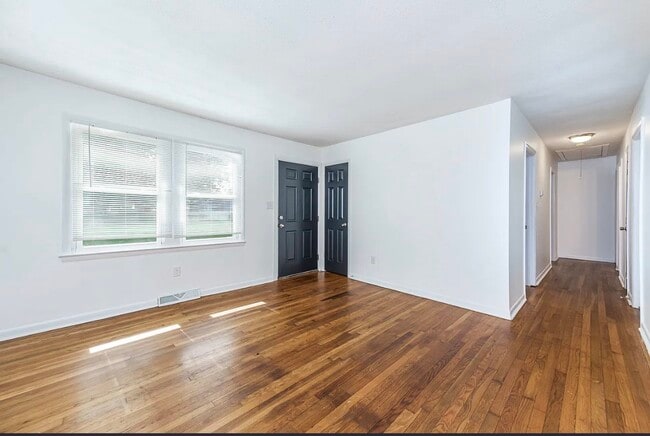 Photo - 1208 Louis Ln