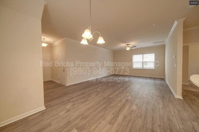 Photo - 7015 Thornrose Dr