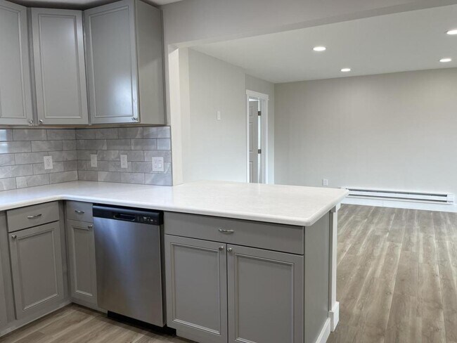 Photo - 2260 S 10th St W