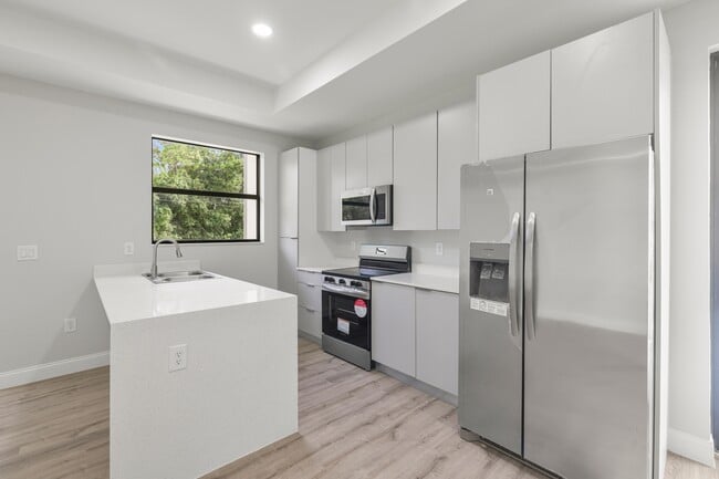Photo - 3302 56th St W