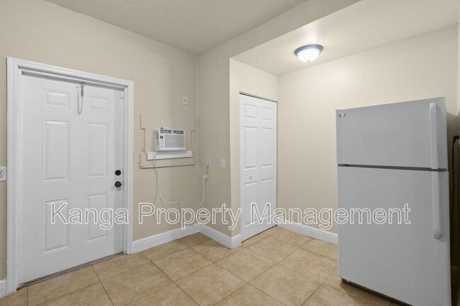 Photo - 3721 Henry Ave Unidad #B (Lower)