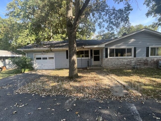 Building Photo - 1724 McClintock Ave