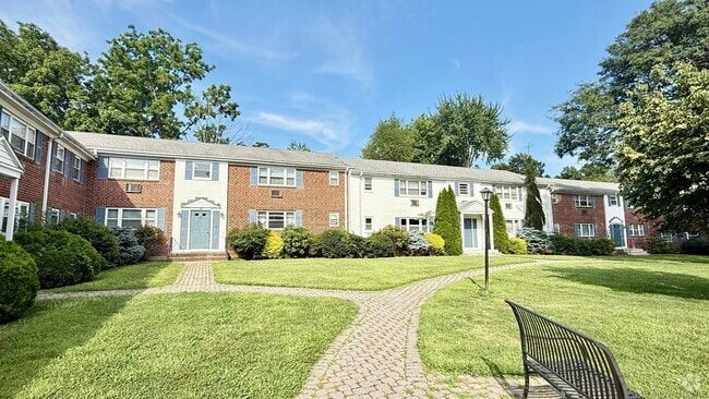Building Photo - 19 Colonial Dr Unit APT B