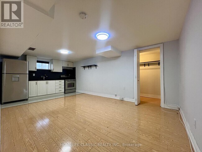 Photo - 309 Princess Ave