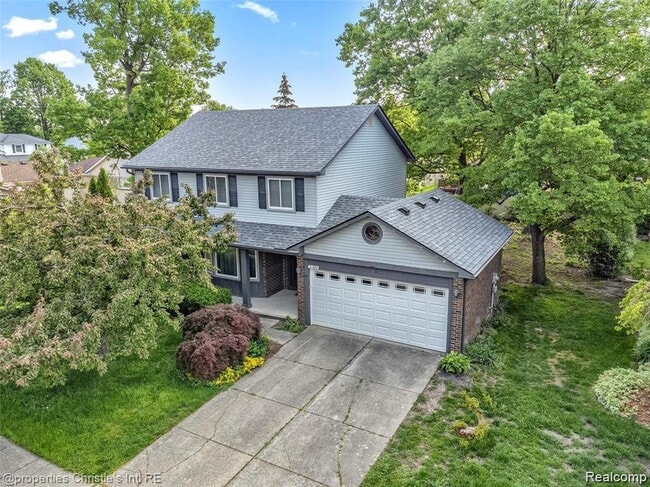 Building Photo - 21385 Deerfield Dr