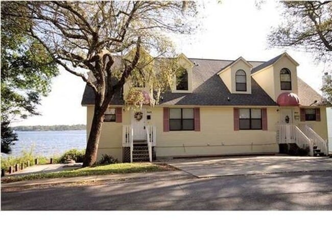 Building Photo - Waterfront Unit in Niceville Rental