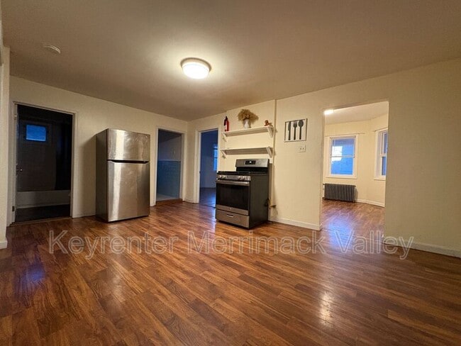 Building Photo - 58 Temple St Unit 2nd Fl