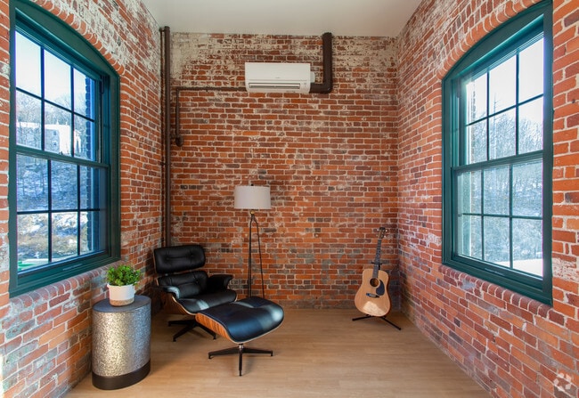 1 BR 1 Bath - Den