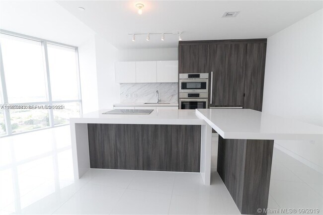 Photo - 851 NE 1st Ave Unit 4110