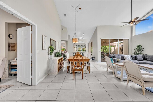 Photo - 1904 Rosewood Way