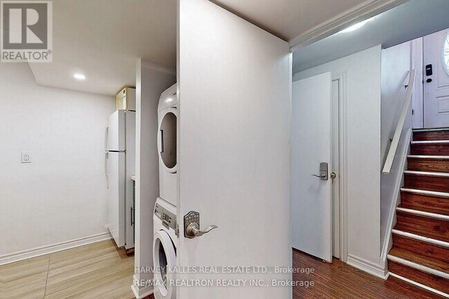 Photo - 142 Combe Ave
