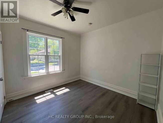 Photo - 37 Empress Ave