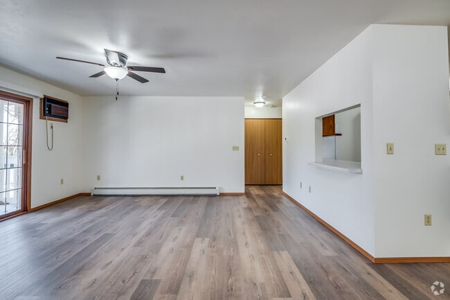 1BR, 1BA - 870SF - Living Room