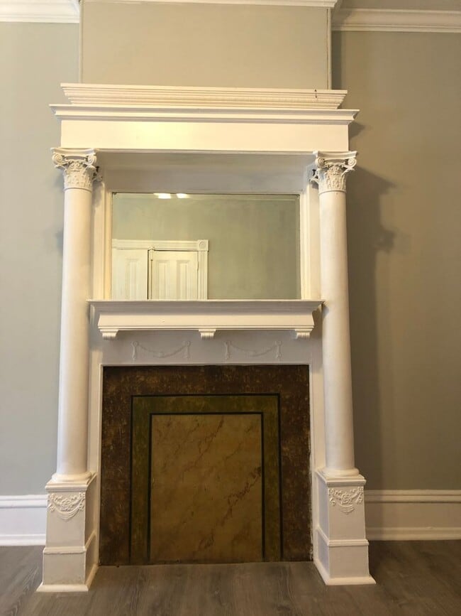 Building Photo - 212 Gay St Unit 1