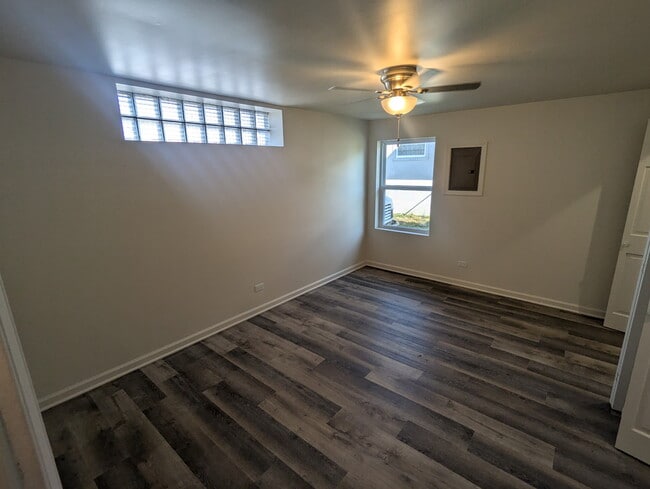 Building Photo - 4022 S Beaumont Ave Unit 1 Rental