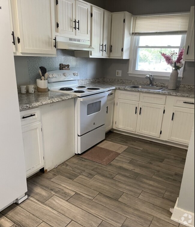 Building Photo - 3640-3690 Yarbrough Ave Rental