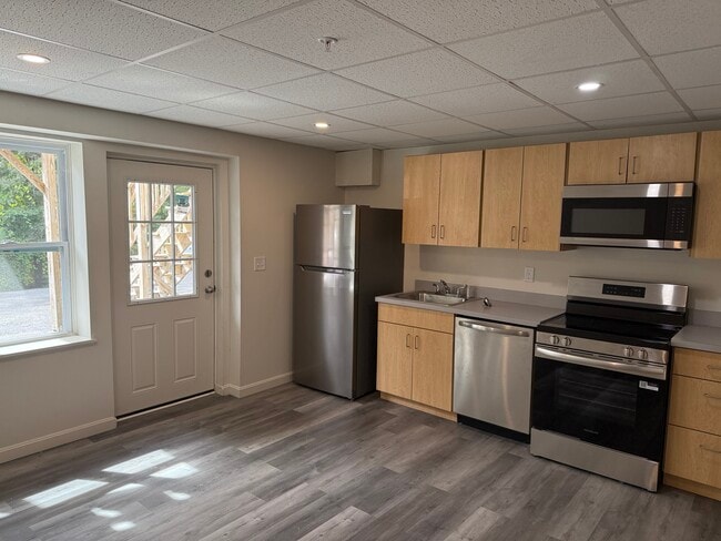 Building Photo - 149 Border St Rental