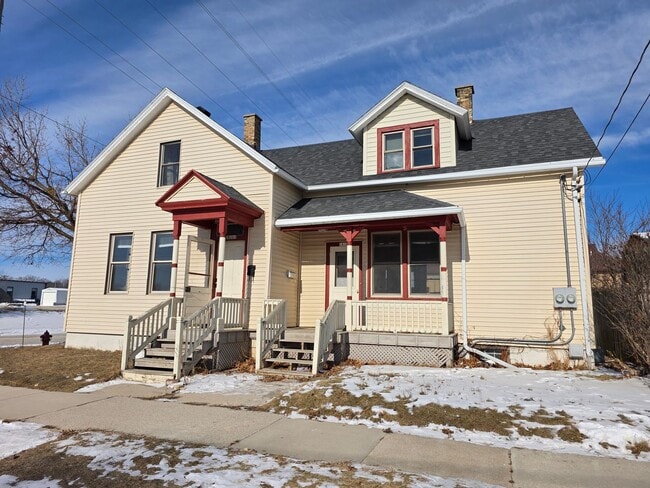 Building Photo - 1816 Wollmer St Unit Lower