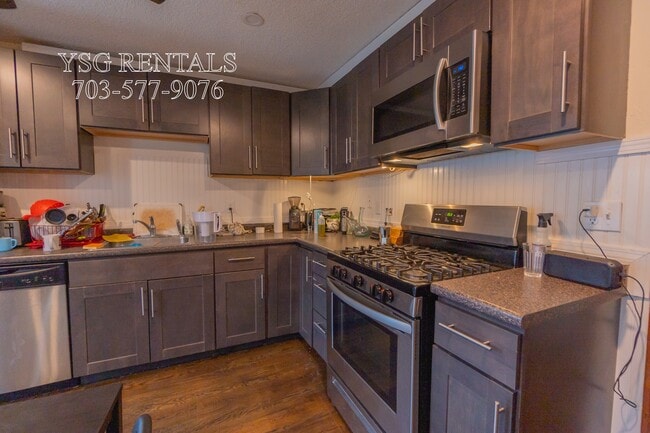 Building Photo - 260 Columbia St Unit #2