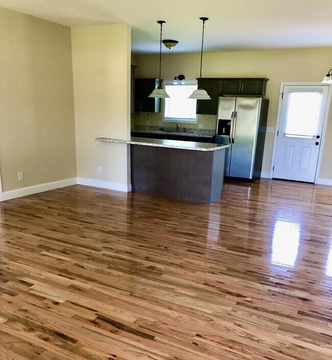 Photo - " 3-Bed 2 bath Oasis with Granite Elegance & Gleaming Hardwood in Cookeville!"