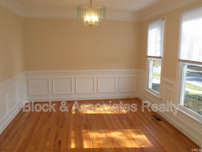 Photo - 1905 Castleburg Dr