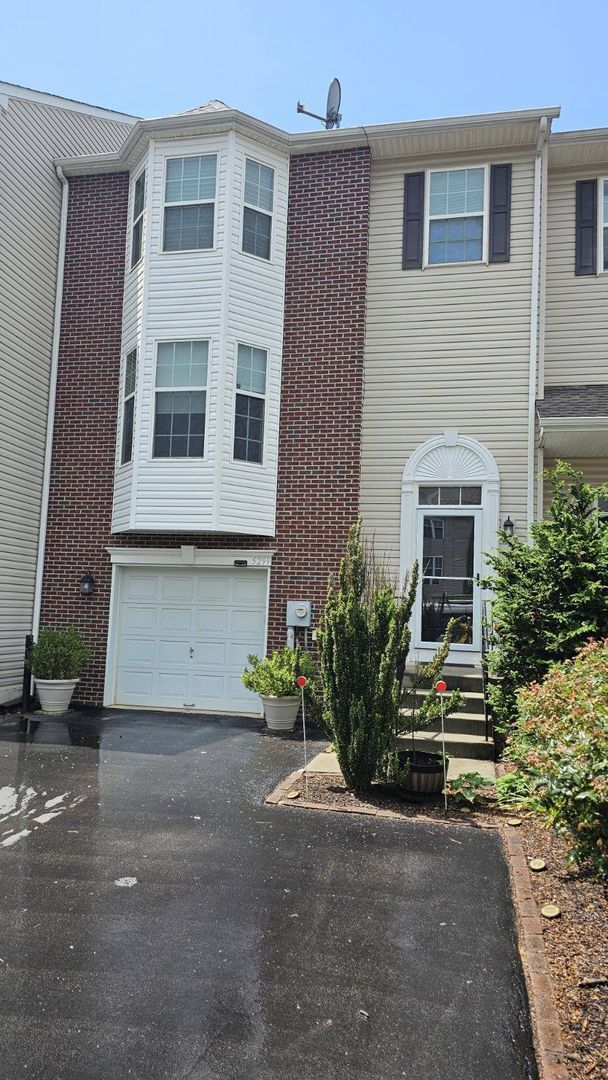 THREE BEDROOM TOWNHOUSE- East Penn Schools - THREE BEDROOM TOWNHOUSE- East Penn Schools