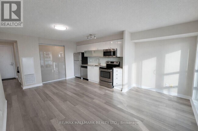 Photo - 2015 Sheppard Ave E Unité 1911