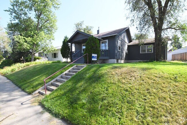 Building Photo - Fenced Backyard! Rental