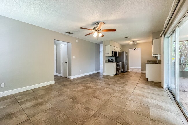 Photo - 1518 Crossridge Dr