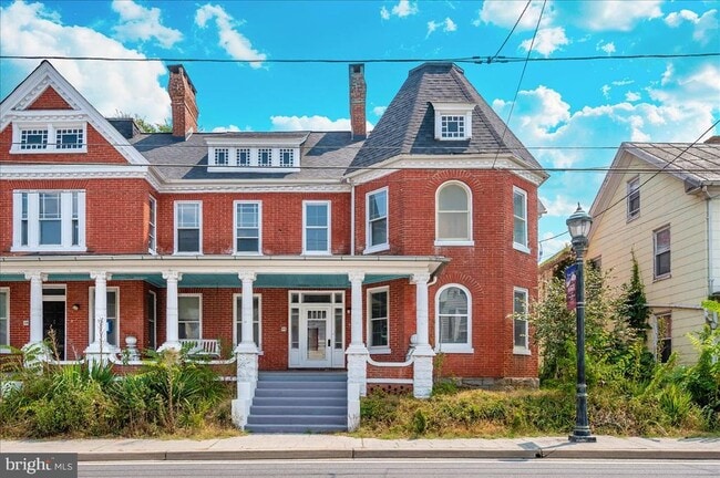 Building Photo - 21 S Main St Rental