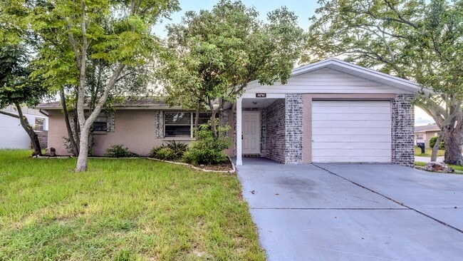 Building Photo - Updated 3BD/2BTH Home on Corner Lot