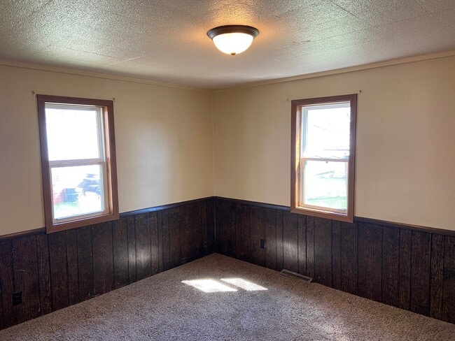 Building Photo - 406 1/2 4th Ave SE Rental