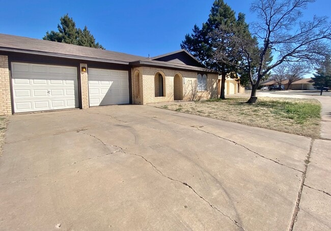 Photo - Pre leasing now for 4/01 move in.