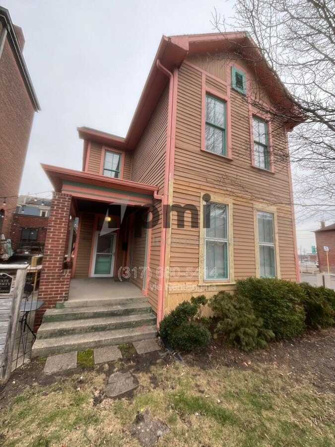 Photo - 233 N East St