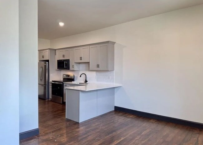 Photo - 709 N Duke St Unit 5