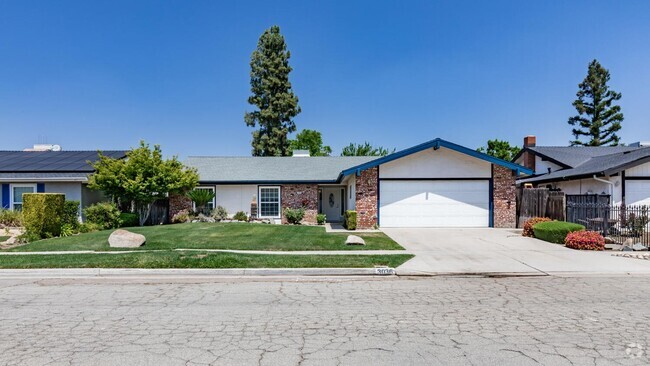 Building Photo - Charming 3-Bedroom Home with Beautifully U...