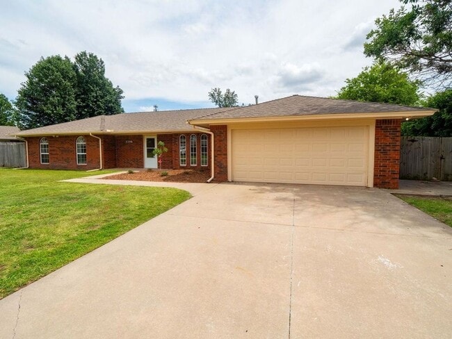 Building Photo - 4-bedroom, 2-bath Home Available in Westside Norman!