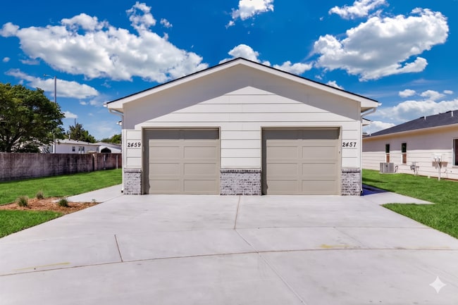 Photo - 2325 W MacArthur Rd