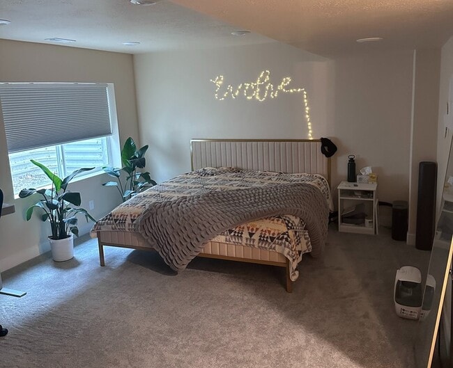 Building Photo - 652 Fall Creek Dr