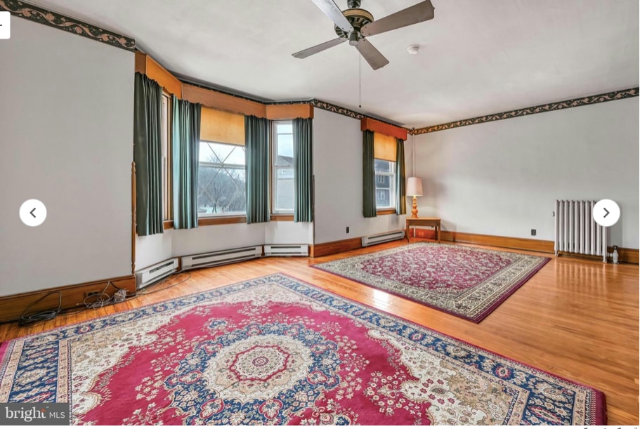 Photo - 203 Centre St