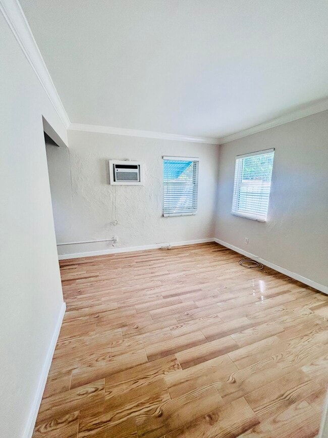 Photo - 18 S K St